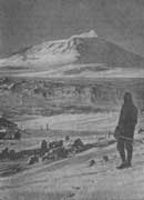 Вулкан Эребус в Антарктиде, на который совершил восхождение русcкий каюр Д. Гирев, участник экспедиции Р. Скотта.