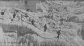 Спуск группы советских альпинистов с перевала Кашал-аяк. Впереди О. Ю. Шмидт