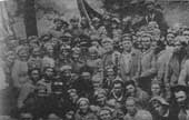 Группа участников первой Кабардино-Балкарской альпиниады на Эльбрус. В центре Б. Калмыков. В середине второго ряда известные проводники С. Хаджиев и Ю. Тилов