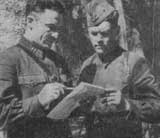 Покоритель многих вершин П. Колокольников на фронте — командир разведки легендарной Панфиловской дивизии (на фото справа)